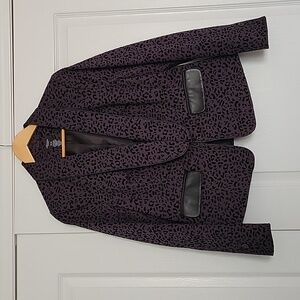 Olsen Leopard Print Fitted Blazer w Faux Leather Detailing In Mauve Gray
